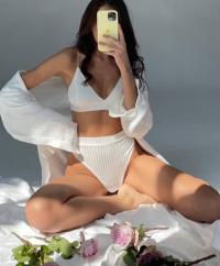 Aksaray Escort Ayça Seksi Vücutlu Şehvetli Bayan